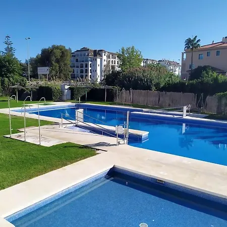 Entero Con Solarium En Sabinillas, Con Piscina Y Al Lado Del Puerto De La Duquesa Manilva