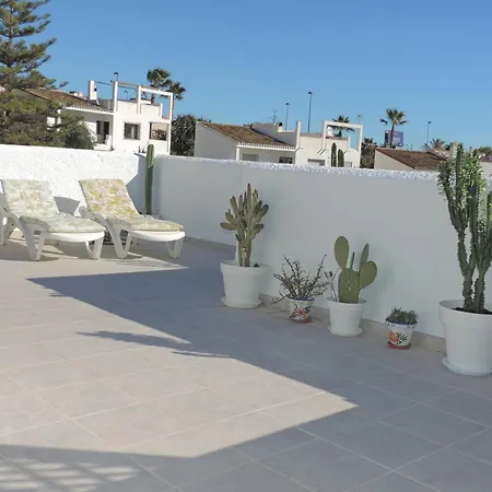 Entero Con Solarium En Sabinillas, Con Piscina Y Al Lado Del Puerto De La Duquesa Manilva